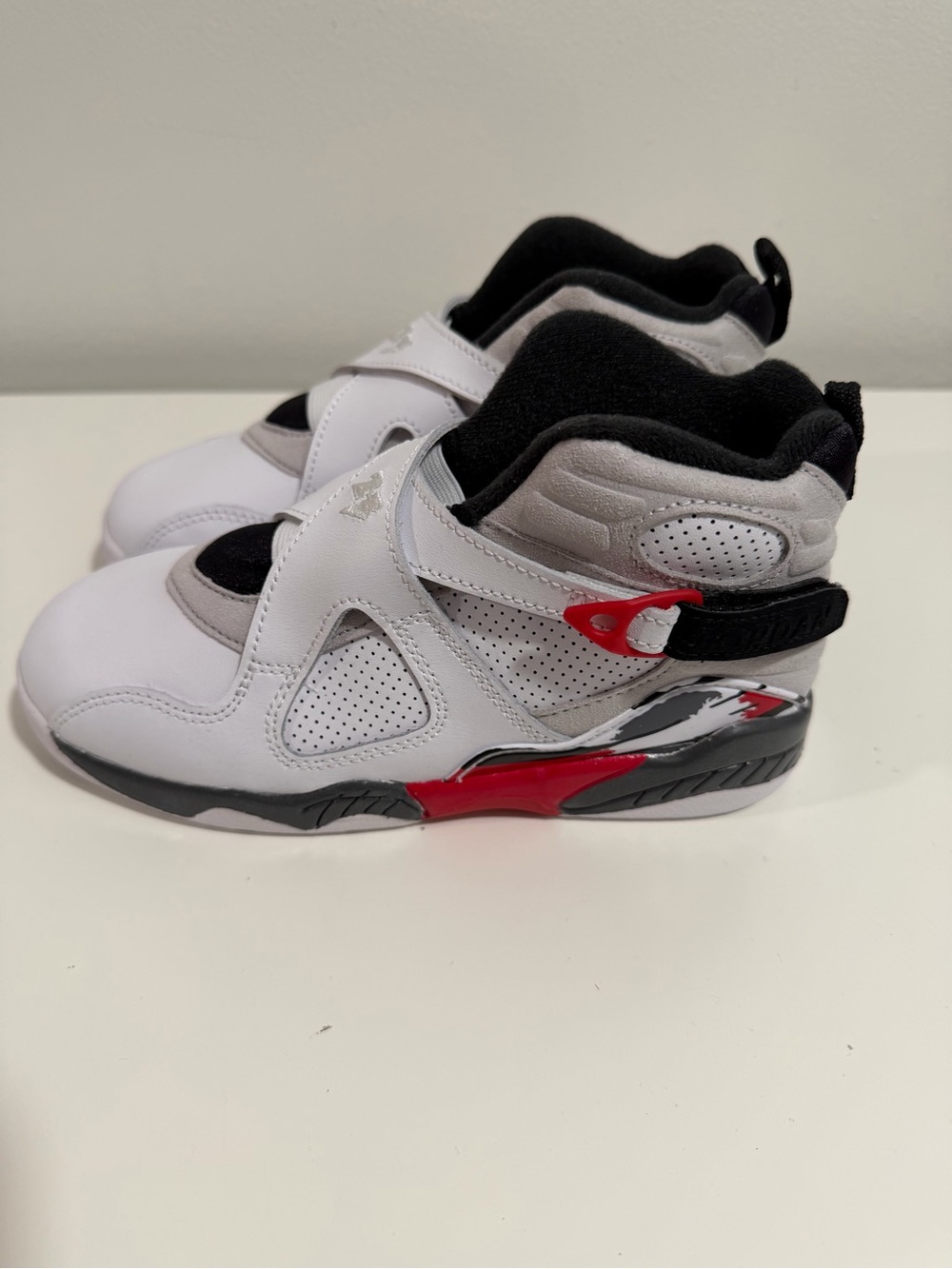 Jordan retro 8 Kids White, Gray & Black High-Top Sneakers with Red size 1.5y
